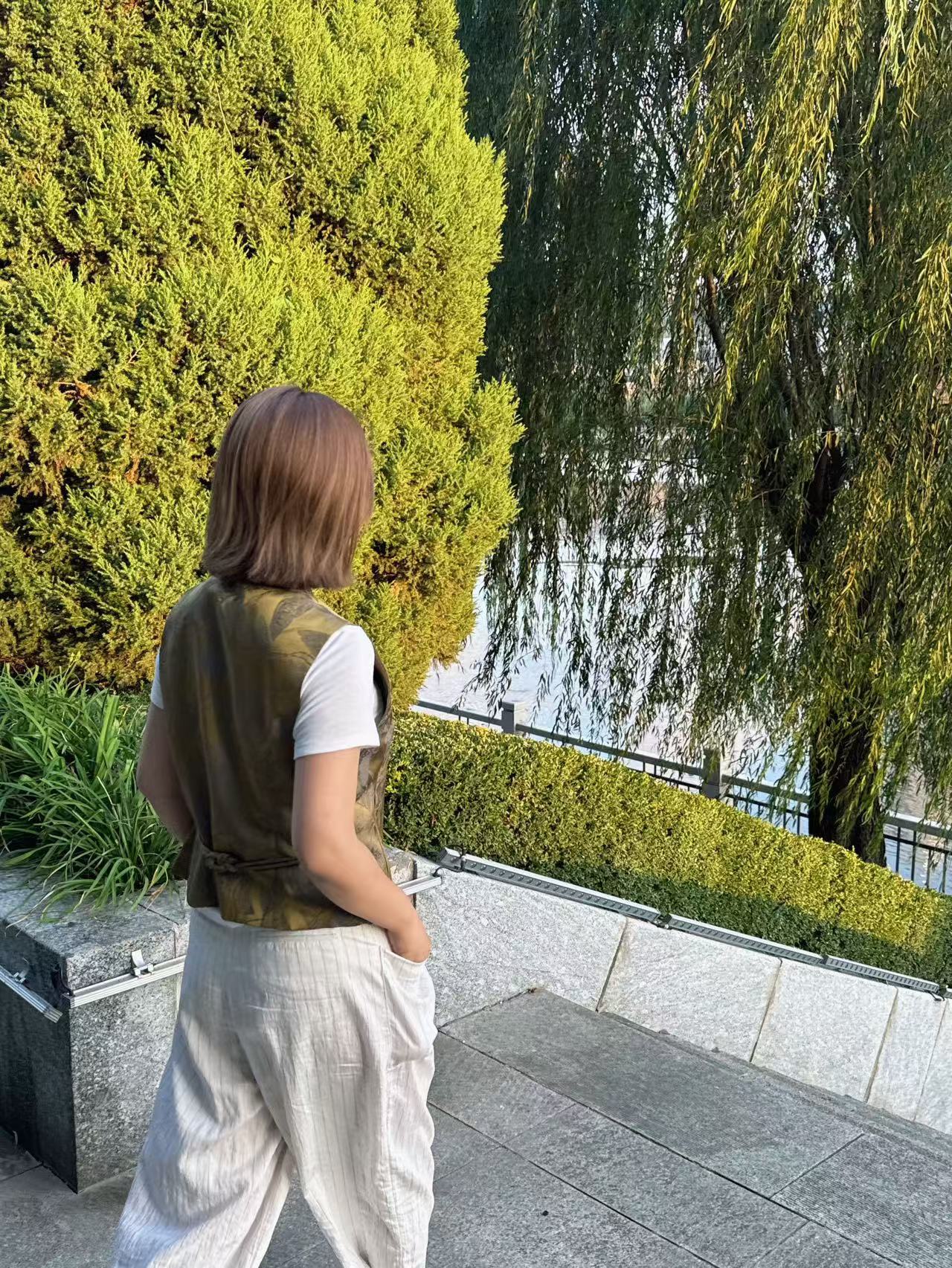 Neo-Chinese Style, New Year, Elegant Gold Floral Brocade Sleeveless Vest, Women's Formal Wear